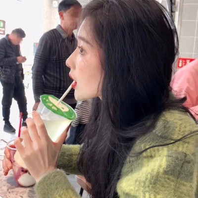 2025年女生最潮流的微信头像