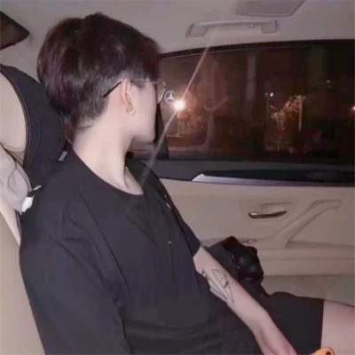 真人一人一半情侣头像