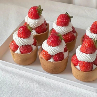 多风格的草莓蛋糕头像图片