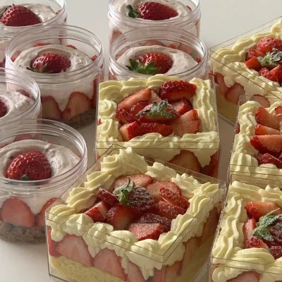 多风格的草莓蛋糕头像图片