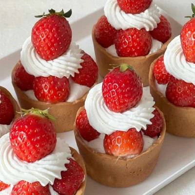 多风格的草莓蛋糕头像图片