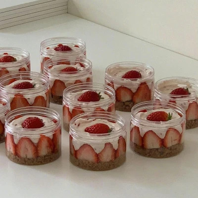 多风格的草莓蛋糕头像图片