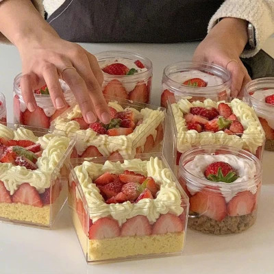 多风格的草莓蛋糕头像图片