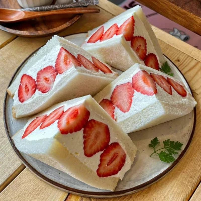 多风格的草莓蛋糕头像图片