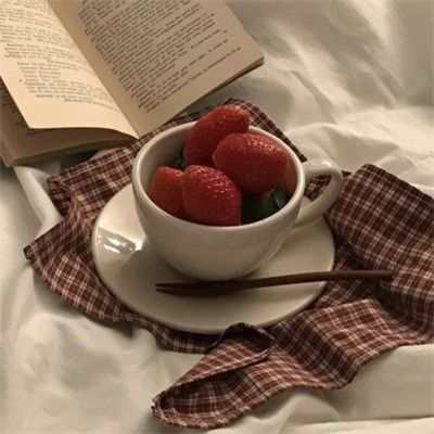 多风格的草莓蛋糕头像图片