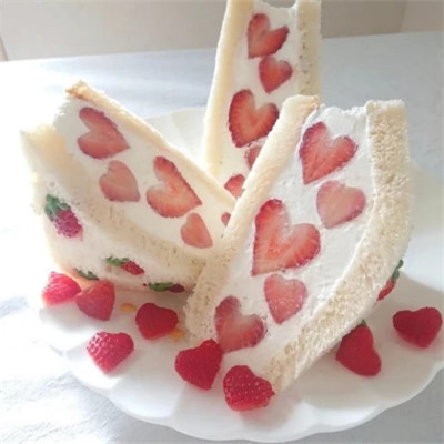 美味可口草莓蛋糕微信头像图片