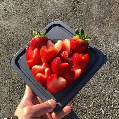 美味可口草莓蛋糕微信头像图片