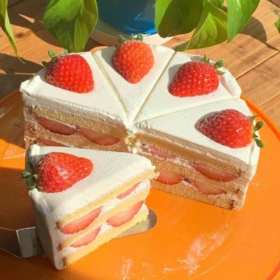 美味可口草莓蛋糕微信头像图片