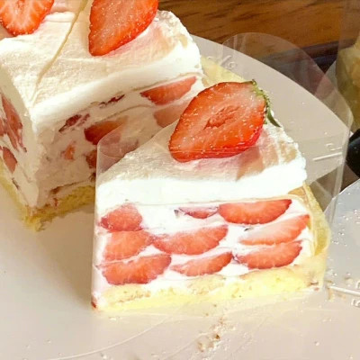 美味可口草莓蛋糕微信头像图片