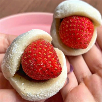 适合做头像的高清草莓蛋糕图片