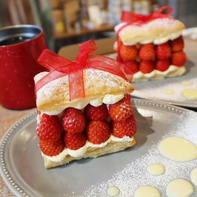 适合做头像的高清草莓蛋糕图片