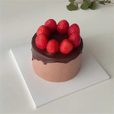 适合做头像的高清草莓蛋糕图片