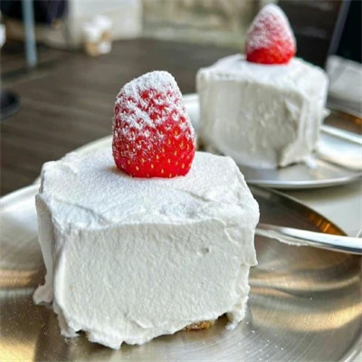 适合做头像的高清草莓蛋糕图片