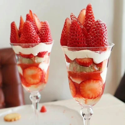 适合做头像的高清草莓蛋糕图片