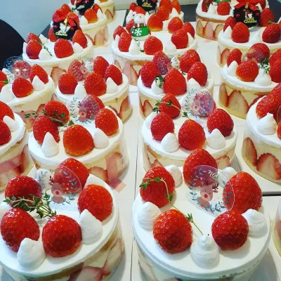 适合做头像的高清草莓蛋糕图片