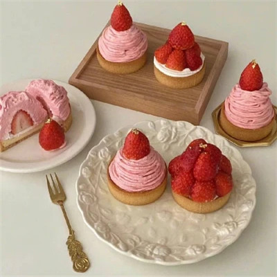 适合做头像的高清草莓蛋糕图片