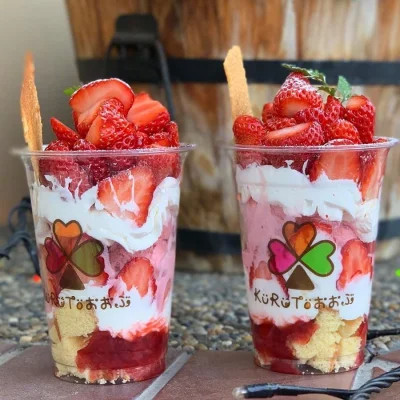 适合做头像的高清草莓蛋糕图片