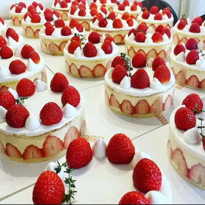 适合做头像的高清草莓蛋糕图片