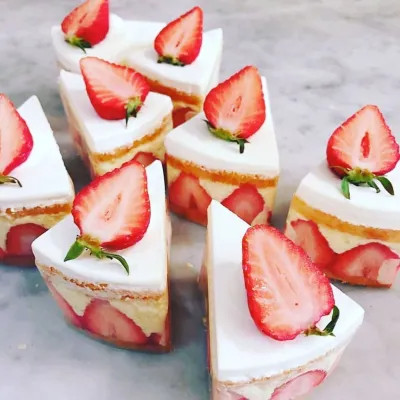 适合做头像的高清草莓蛋糕图片