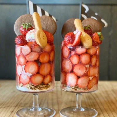 适合做头像的高清草莓蛋糕图片