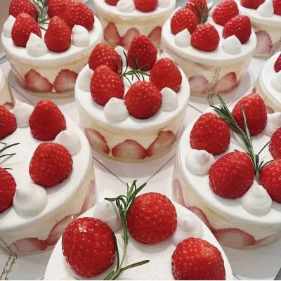 适合做头像的高清草莓蛋糕图片