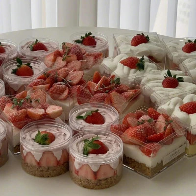 适合做头像的高清草莓蛋糕图片