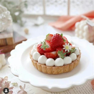 适合做头像的高清草莓蛋糕图片