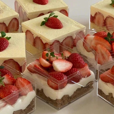 适合做头像的高清草莓蛋糕图片