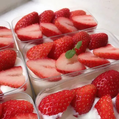 适合做头像的高清草莓蛋糕图片