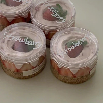 适合做头像的高清草莓蛋糕图片