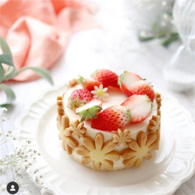 适合做头像的高清草莓蛋糕图片