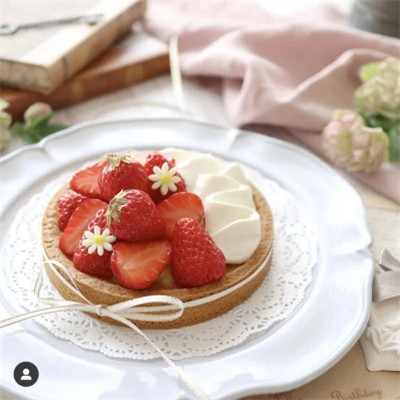 适合做头像的高清草莓蛋糕图片