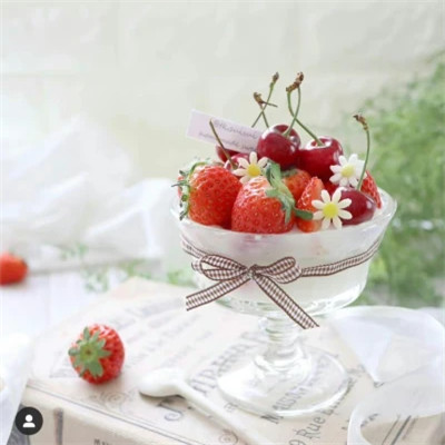 适合做头像的高清草莓蛋糕图片