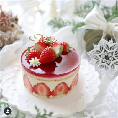 适合做头像的高清草莓蛋糕图片