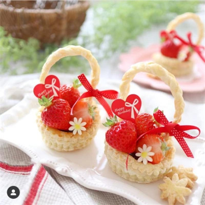 适合做头像的高清草莓蛋糕图片