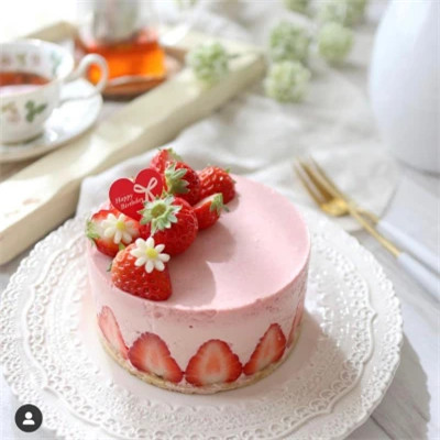 适合做头像的高清草莓蛋糕图片