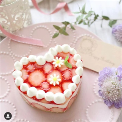 适合做头像的高清草莓蛋糕图片