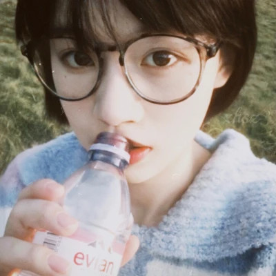 复古胶片女生头像高清真人