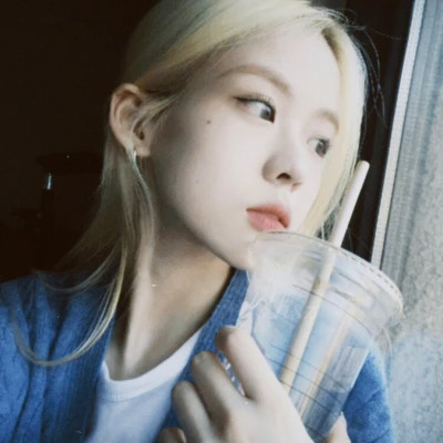 头像胶片风格女生真人高清