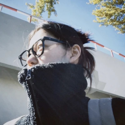复古胶片氛围感女生头像图片