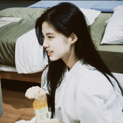 好看的胶片女生头像真人