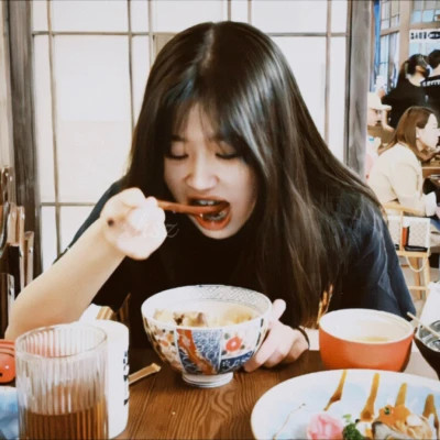 好看女生头像胶片质感真实
