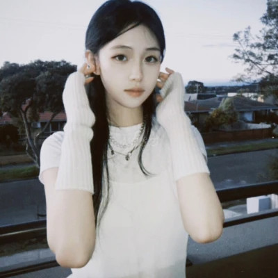好看女生头像胶片质感真实