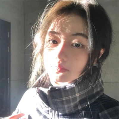 2025年的女生头像真人单张