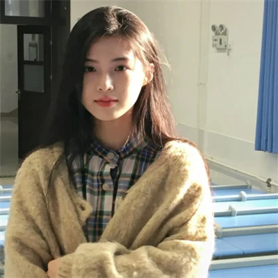 2025年的女生头像真人单张