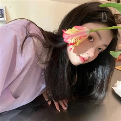 2025年的女生头像真人单张