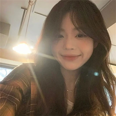 2025年的女生头像真人单张
