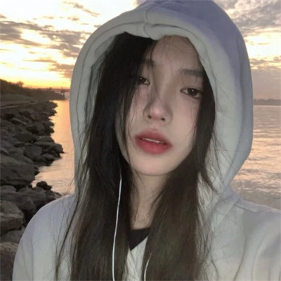 2025年的女生头像真人单张