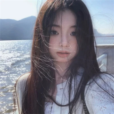 2025年的女生头像真人单张