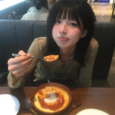 2025年的女生头像真人单张